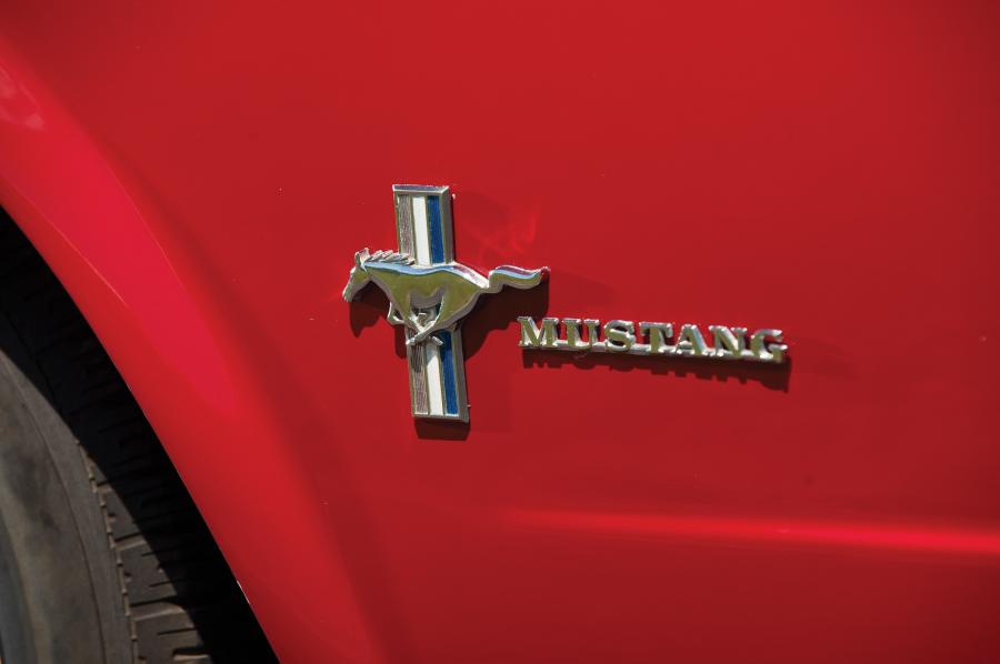Логотип Ford Mustang Convertible 1965 года  (фото 45 из 76)